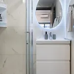 Le Bandit In Center